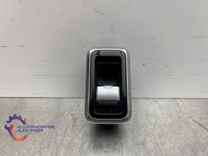 Gebruikte Ruit schakelaar elektrisch Landrover Range Rover IV (LG) 4.4 SDV8 32V Prijs op aanvraag aangeboden door Alexander Autodemontage