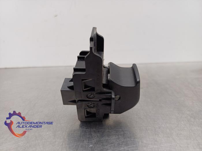 Handrem schakelaar van een Opel Insignia Sports Tourer 2.0 CDTI 16V 130 ecoFLEX 2012