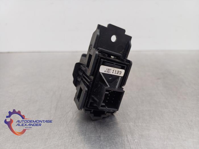 Handrem schakelaar van een Opel Insignia Sports Tourer 2.0 CDTI 16V 130 ecoFLEX 2012