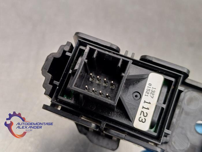 Handrem schakelaar van een Opel Insignia Sports Tourer 2.0 CDTI 16V 130 ecoFLEX 2012