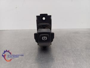 Gebruikte Schakelaar handrem Opel Insignia Sports Tourer 2.0 CDTI 16V 130 ecoFLEX Prijs € 9,99 Inclusief btw aangeboden door Alexander Autodemontage