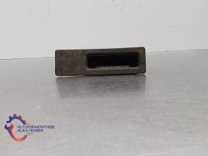 Gebruikte Handgreep Achterklep BMW 3 serie Touring (F31) 318i 1.5 TwinPower Turbo 12V Prijs op aanvraag aangeboden door Alexander Autodemontage