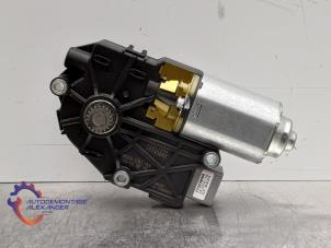 Gebruikte Schuifdak Motor Landrover Range Rover IV (LG) 4.4 SDV8 32V Prijs € 130,00 Inclusief btw aangeboden door Alexander Autodemontage