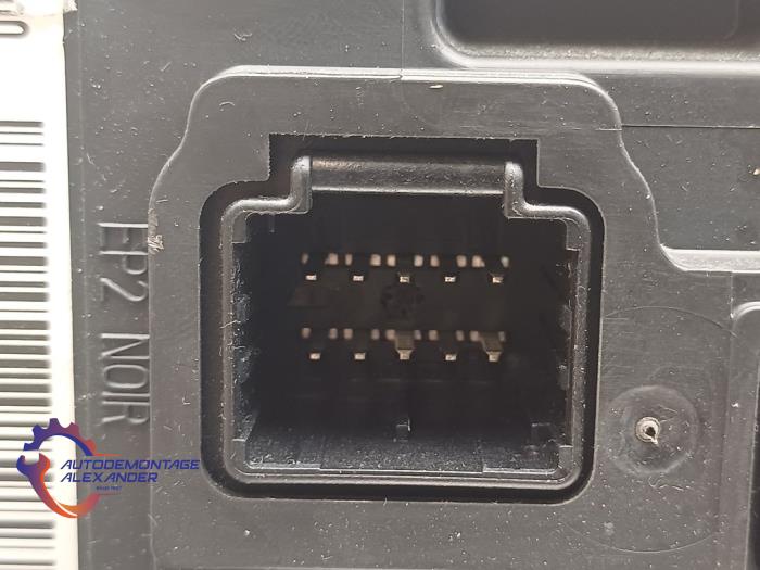 Trekhaak Module van een Peugeot 3008 I (0U/HU) 1.6 16V THP 155 2010