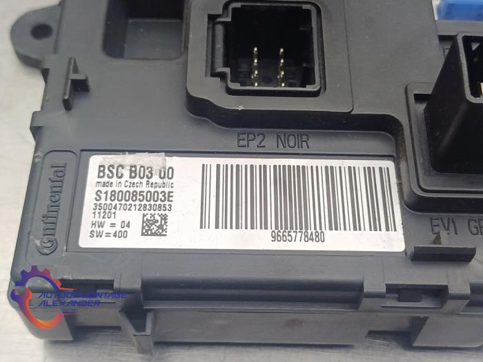 Trekhaak Module van een Peugeot 3008 I (0U/HU) 1.6 16V THP 155 2010