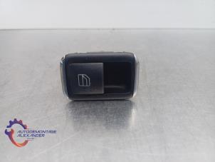 Gebruikte Ruit schakelaar elektrisch Mercedes E (W212) E-220 CDI 16V BlueEfficiency Prijs € 10,00 Margeregeling aangeboden door Alexander Autodemontage