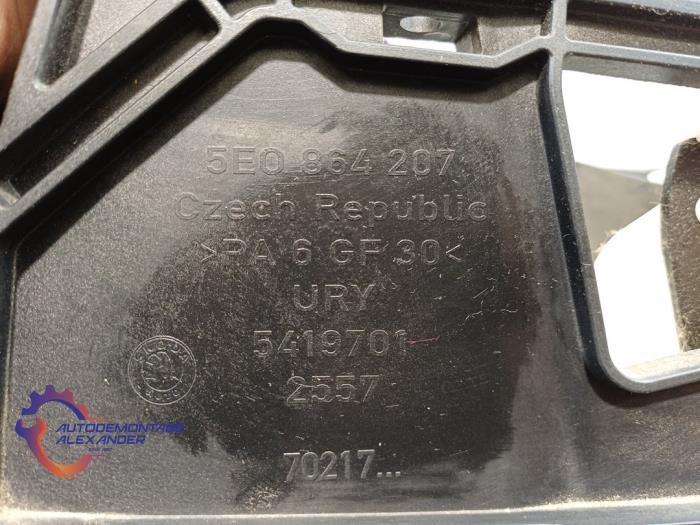 Armleuning van een Skoda Octavia Combi (5EAC) 1.6 TDI Greenline 16V 2016