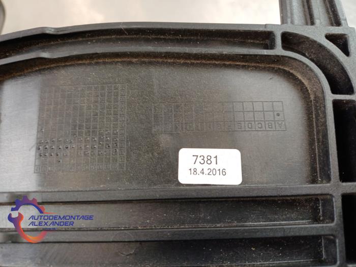 Armleuning van een Skoda Octavia Combi (5EAC) 1.6 TDI Greenline 16V 2016