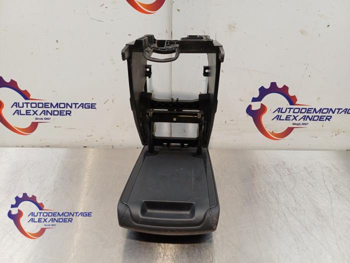 Armleuning van een Skoda Octavia Combi (5EAC) 1.6 TDI Greenline 16V 2016