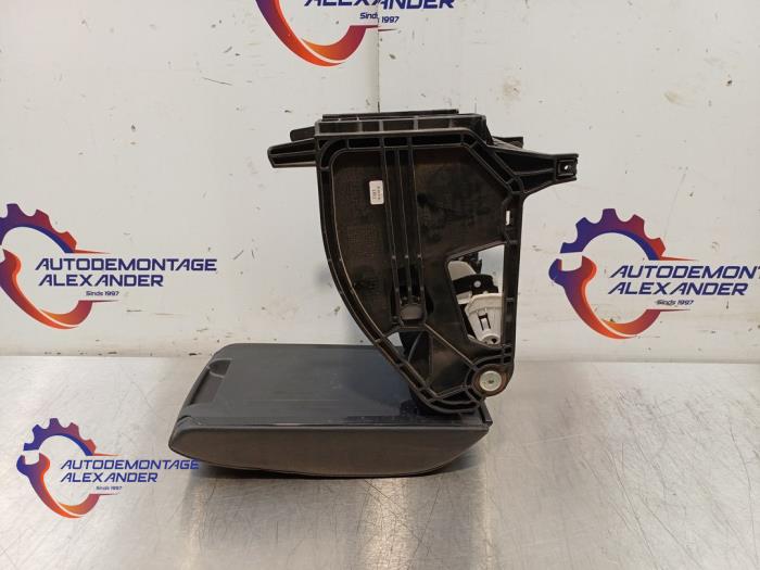 Armleuning van een Skoda Octavia Combi (5EAC) 1.6 TDI Greenline 16V 2016