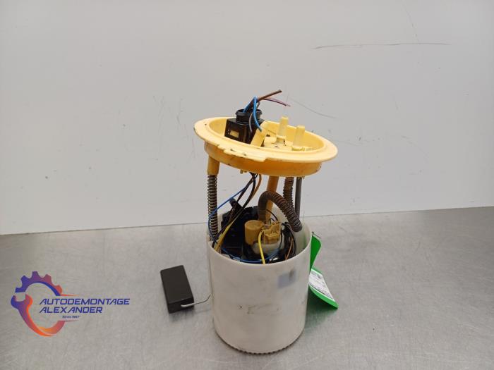 Gebruikte Tank element Pomp Volkswagen Golf VI (5K1) 1.6 TDI 16V Prijs € 19,99 Inclusief btw aangeboden door Alexander Autodemontage