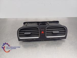 Gebruikte Luchtrooster Dashboard Volkswagen Golf VI (5K1) 1.6 TDI 16V Prijs € 14,99 Inclusief btw aangeboden door Alexander Autodemontage