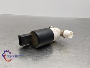 Gebruikte Ruitensproeierpomp voor Volvo S60 Cross Country (FH) 2.0 D4 16V Prijs € 25,00 Inclusief btw aangeboden door Alexander Autodemontage