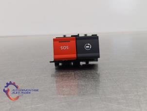 Gebruikte SOS knop Opel Crossland (X) 1.2 Turbo 12V Prijs op aanvraag aangeboden door Alexander Autodemontage