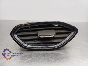 Gebruikte Luchtrooster Dashboard Opel Crossland (X) 1.2 Turbo 12V Prijs € 25,00 Inclusief btw aangeboden door Alexander Autodemontage