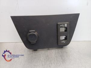 Gebruikte 12 Volt aansluiting Opel Crossland (X) 1.2 Turbo 12V Prijs € 50,00 Inclusief btw aangeboden door Alexander Autodemontage