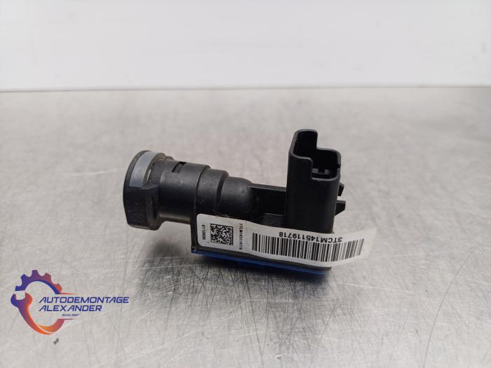 Gebruikte Sensor Remassistent Opel Crossland (X) 1.2 Turbo 12V Prijs € 20,00 Inclusief btw aangeboden door Alexander Autodemontage