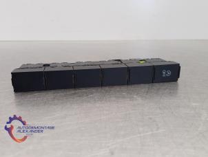 Gebruikte Start/Stop schakelaar Volkswagen Polo VI (AW1) 1.0 12V BlueMotion Technology Prijs € 25,00 Inclusief btw aangeboden door Alexander Autodemontage