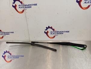 Gebruikte Ruitenwisserarm voor Skoda Octavia Combi (1Z5) 1.6 TDI Greenline Prijs € 9,99 Inclusief btw aangeboden door Alexander Autodemontage