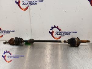 Gebruikte Steekas rechts-voor Toyota Yaris III (P13) 1.0 12V VVT-i Prijs op aanvraag aangeboden door Alexander Autodemontage