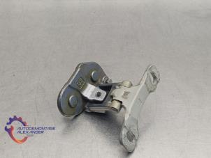 Gebruikte Achterklep Scharnier BMW 1 serie (E87/87N) 118i 16V Prijs € 30,00 Inclusief btw aangeboden door Alexander Autodemontage