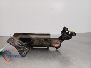 Gebruikte Schuifdeurrol rechts Ford Transit Connect (PJ2) 1.5 EcoBlue Prijs € 35,01 Inclusief btw aangeboden door Alexander Autodemontage