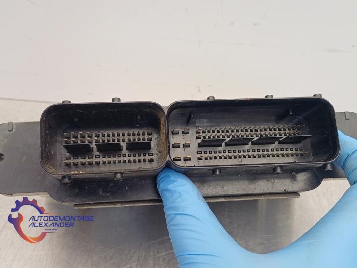 Computer Motormanagement van een Volkswagen Golf VI (5K1) 1.6 TDI 16V 2011