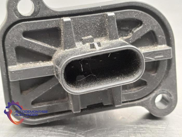 Luchtmassameter van een BMW 1 serie (F21) 116i 1.6 16V 2013