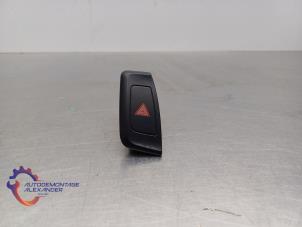 Gebruikte Alarmlicht Schakelaar Audi A4 (B8) 1.8 TFSI 16V Prijs € 9,99 Inclusief btw aangeboden door Alexander Autodemontage