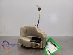 Gebruikte Deurslot Mechaniek 4Deurs links-voor Volkswagen Touareg (7LA/7L6) 2.5 TDI R5 Prijs € 64,99 Inclusief btw aangeboden door Alexander Autodemontage