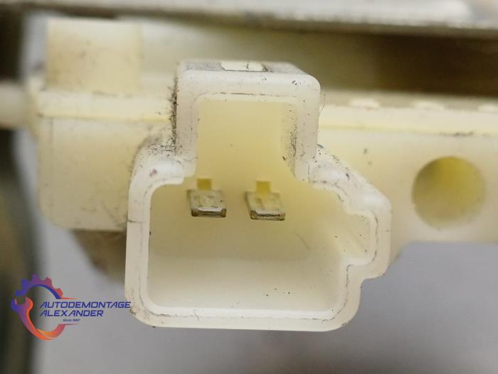 Motor Centrale Deurvergrendeling van een Toyota Yaris II (P9) 1.0 12V VVT-i 2009