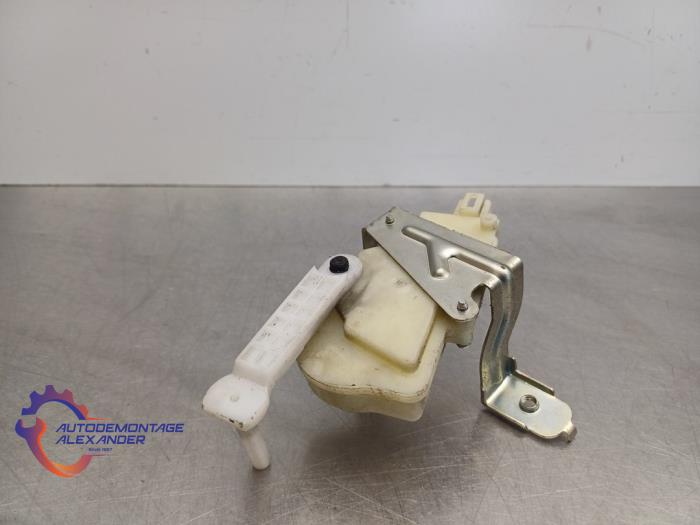 Motor Centrale Deurvergrendeling van een Toyota Yaris II (P9) 1.0 12V VVT-i 2009