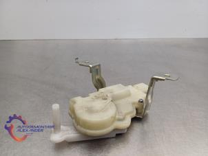 Gebruikte Motor Centrale Deurvergrendeling Toyota Yaris II (P9) 1.0 12V VVT-i Prijs € 49,99 Inclusief btw aangeboden door Alexander Autodemontage