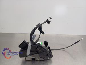 Gebruikte Slotmechaniek Portier 2Deurs rechts Ford Transit Custom 2.0 TDCi 16V Eco Blue 129 Prijs € 40,00 Inclusief btw aangeboden door Alexander Autodemontage