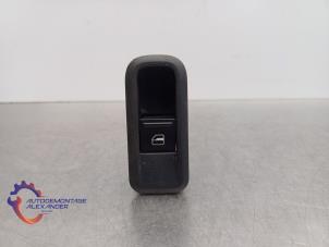 Gebruikte Elektrisch Raam Schakelaar Skoda Fabia II (5J) 1.2 TSI Prijs € 9,99 Inclusief btw aangeboden door Alexander Autodemontage