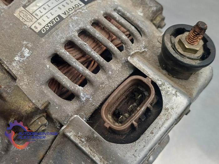 Dynamo van een Toyota Corolla (E12) 1.6 16V VVT-i 2005