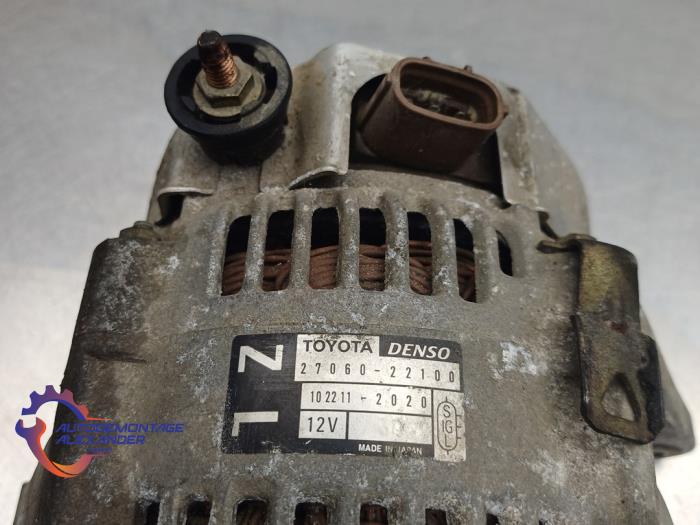 Dynamo van een Toyota Corolla (E12) 1.6 16V VVT-i 2005