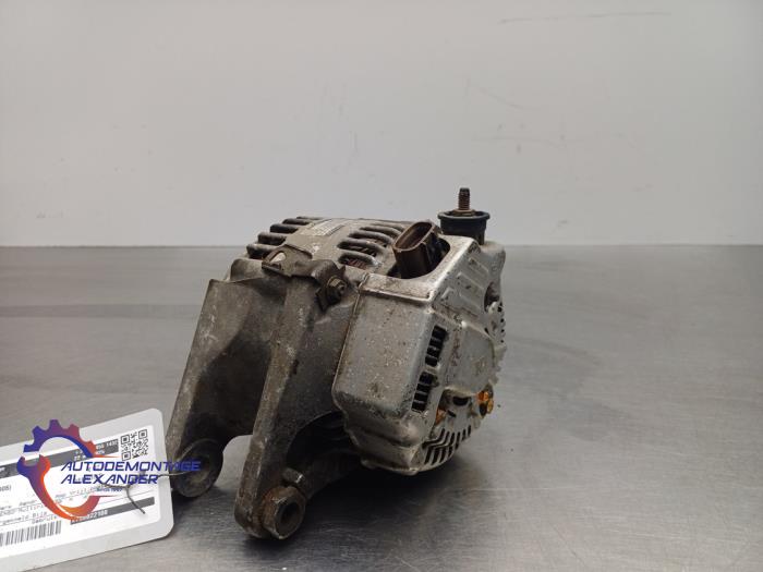 Dynamo van een Toyota Corolla (E12) 1.6 16V VVT-i 2005