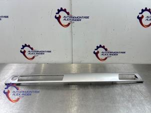 Gebruikte Dashboard sierlijst BMW 3 serie (E90) 320i 16V Prijs € 30,00 Inclusief btw aangeboden door Alexander Autodemontage