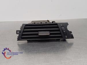 Gebruikte Luchtrooster Dashboard BMW 3 serie (E90) 320i 16V Prijs € 14,99 Inclusief btw aangeboden door Alexander Autodemontage