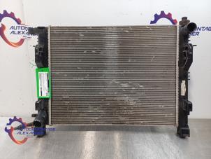 Gebruikte Radiateur Renault Clio IV (5R) 0.9 Energy TCE 90 12V Prijs € 50,00 Margeregeling aangeboden door Alexander Autodemontage