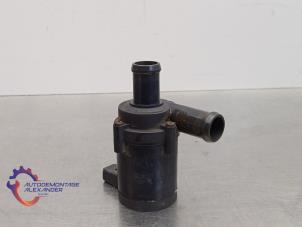 Gebruikte Extra waterpomp Volkswagen Golf VI (5K1) 1.4 TSI 160 16V Prijs € 14,99 Inclusief btw aangeboden door Alexander Autodemontage