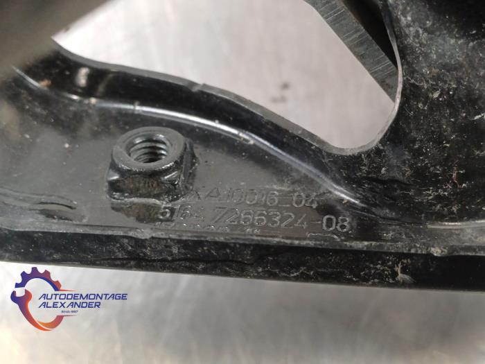 Frontdeel steun van een BMW 1 serie (F20) 116d 1.5 12V TwinPower 2018