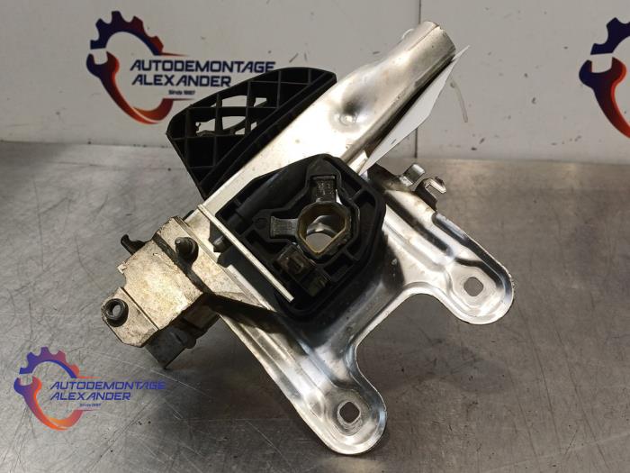 Frontdeel steun van een BMW 1 serie (F20) 116d 1.5 12V TwinPower 2018