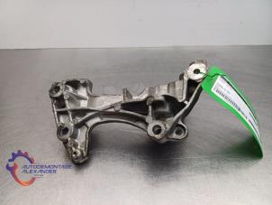 Gebruikte Dynamosteun boven Renault Captur Prijs € 44,99 Inclusief btw aangeboden door Alexander Autodemontage