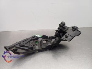 Gebruikte Bumpersteun rechts-achter Renault Clio IV (5R) 0.9 Energy TCE 90 12V Prijs € 30,00 Inclusief btw aangeboden door Alexander Autodemontage