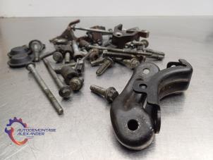 Gebruikte Bouten set Landrover Discovery Sport (LC) 2.0 TD4 180 16V Prijs op aanvraag aangeboden door Alexander Autodemontage