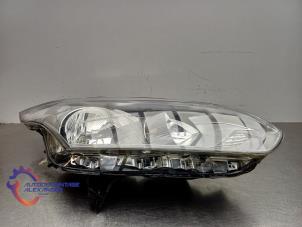 Gebruikte Rechter Koplamp Ford Tourneo Connect/Grand Tourneo Connect 1.5 TDCi Prijs € 149,99 Inclusief btw aangeboden door Alexander Autodemontage