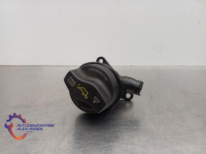 Gebruikte Oliedop Mercedes A (W176) 1.6 A-180 16V Prijs € 20,00 Inclusief btw aangeboden door Alexander Autodemontage
