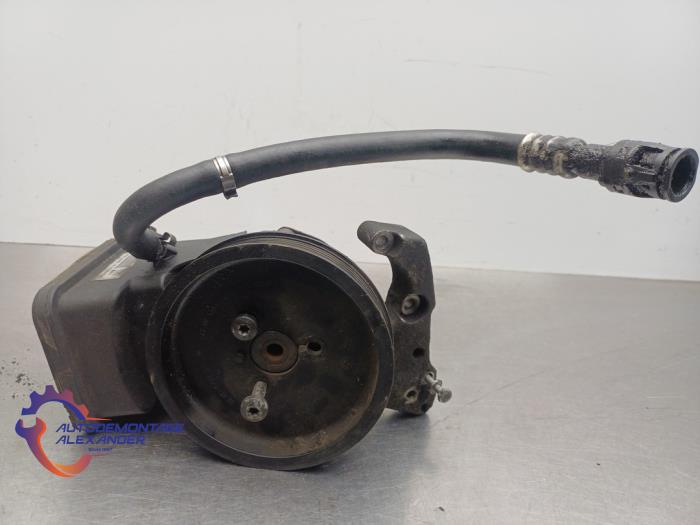 Gebruikte Pomp Servo BMW 5 serie Touring (E61) 525d 24V Prijs € 69,99 Inclusief btw aangeboden door Alexander Autodemontage